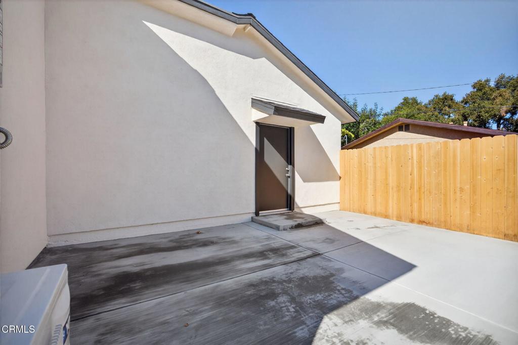 310 Prospect Street Oak View, CA 93022 - Photo 34 of 38 a view of an entryway