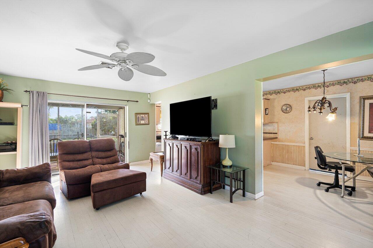 5262 Club Road Haverhill, FL 33415 - Photo 7 of 27 007-5262ClubRoad-Haverhill-FL-33415-SMAL