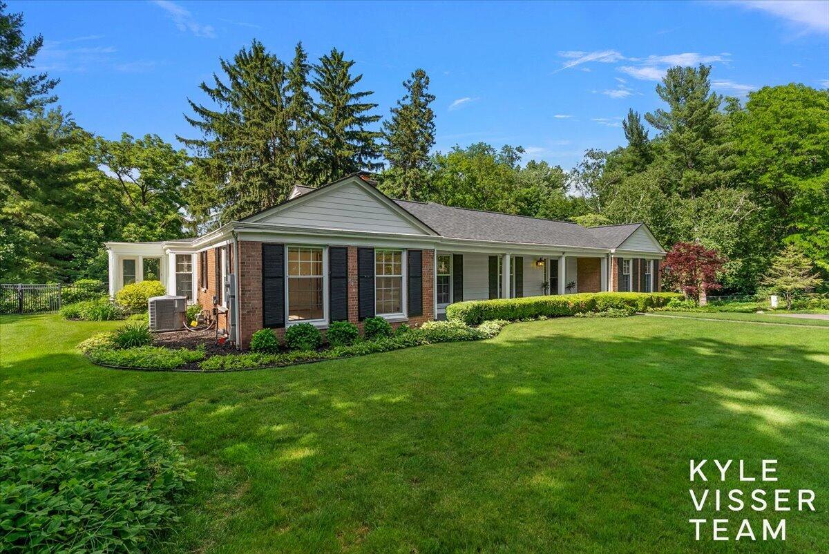 2089 Robinson Road Southeast Grand Rapids, MI 49506 - Photo 3 of 73 Front Exterior