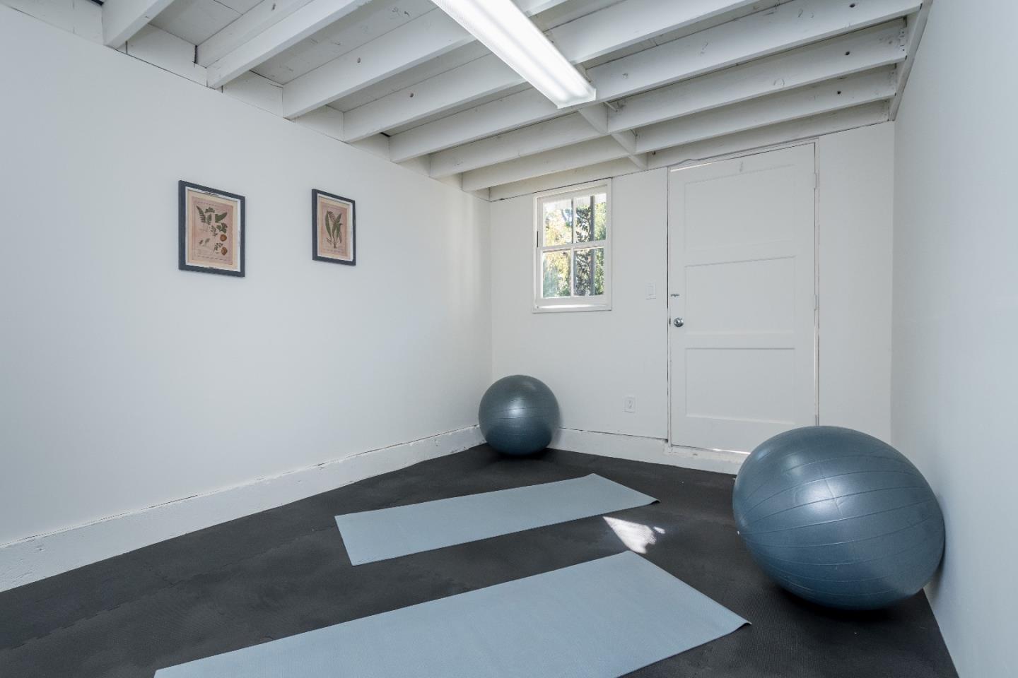 515 Warren Road San Mateo, CA 94402 - Photo 19 of 27 a view of a yoga room