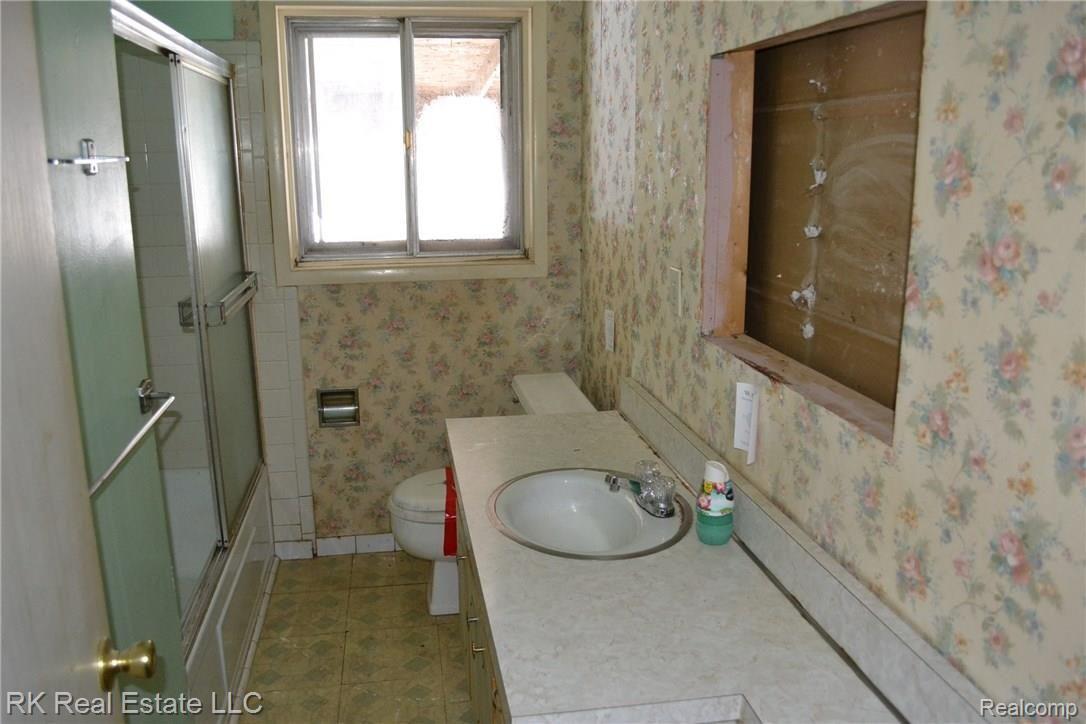 585 Lehigh Road Rochester, MI 48307 - Photo 7 of 13 DSC_0041.JPG