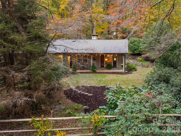 $999,000 | 15 Meadow Lane, Fairview, NC 28730