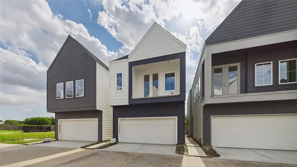 $329,900 | 3009 Jensen Drive, Houston, TX 77026