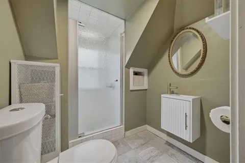 $340,000 | 415 East 70th Street, Kansas City, MO 64131