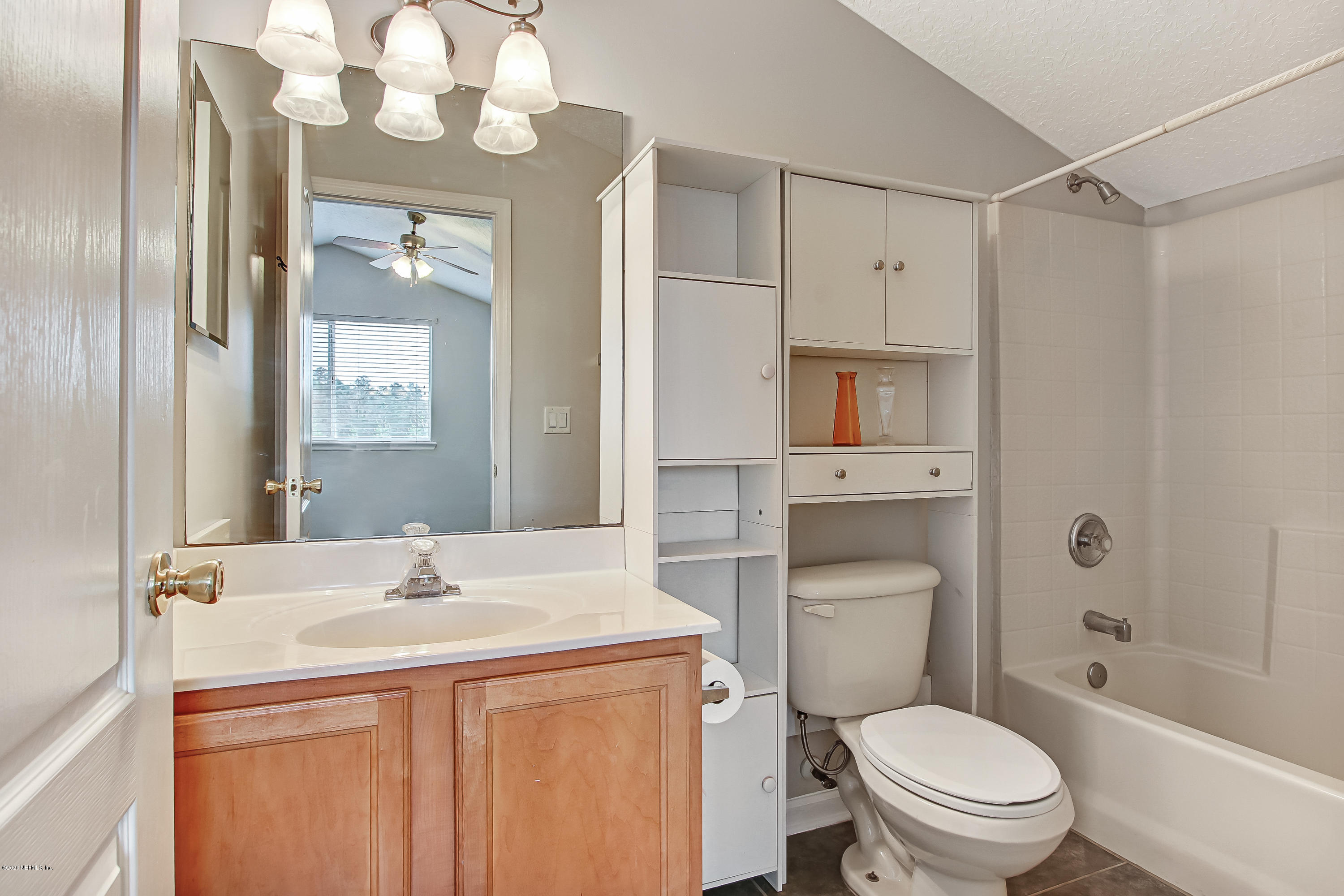 1228 Paradise Pond Road St. Augustine, FL 32092 - Photo 28 of 60 Upstairs Bathroom