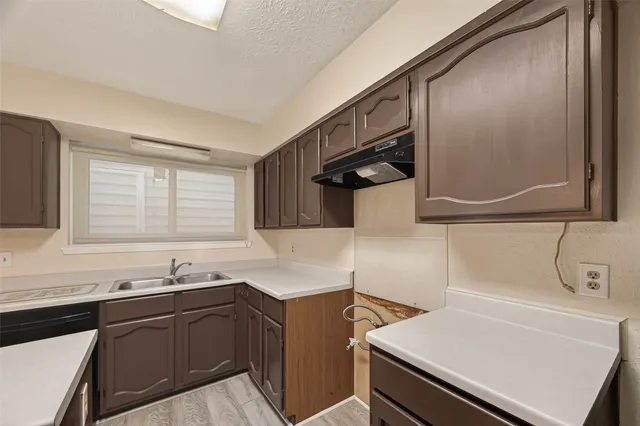 $295,000 | 2905 Park Shadow Lane, Deer Park, TX 77536