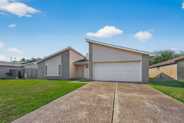 $295,000 | 2905 Park Shadow Lane, Deer Park, TX 77536