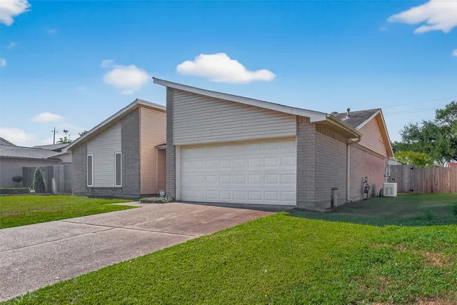 $295,000 | 2905 Park Shadow Lane, Deer Park, TX 77536