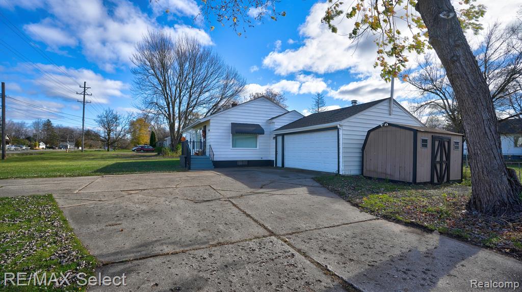1255 West Stanley Road Mount Morris, MI 48458 - Photo 3 of 30