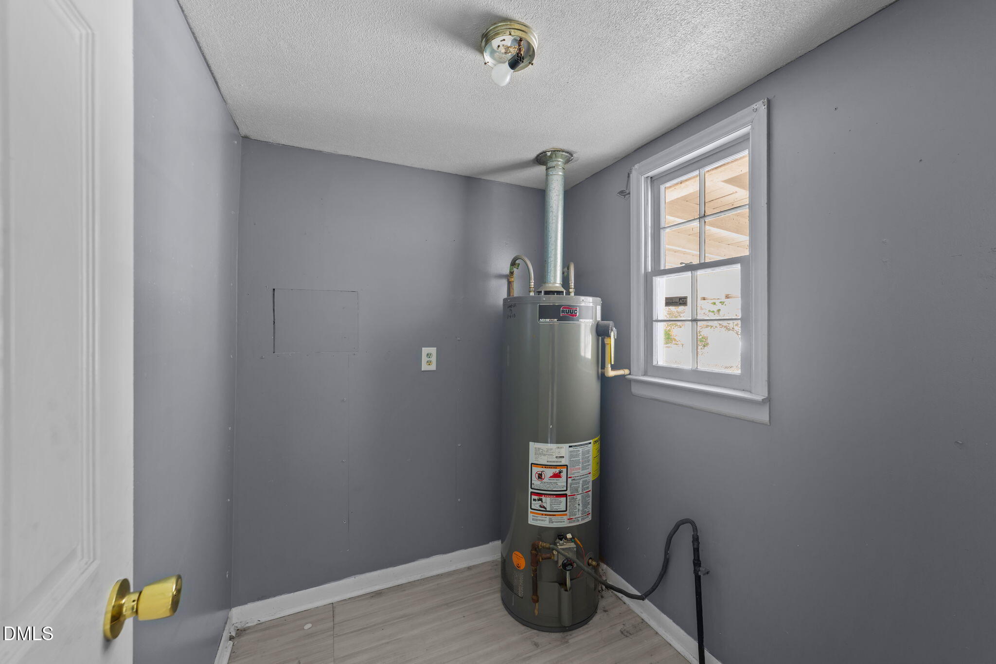 409 W Drive Selma, NC 27576 - Photo 10 of 46 31-web-or-mls-VB4A3565