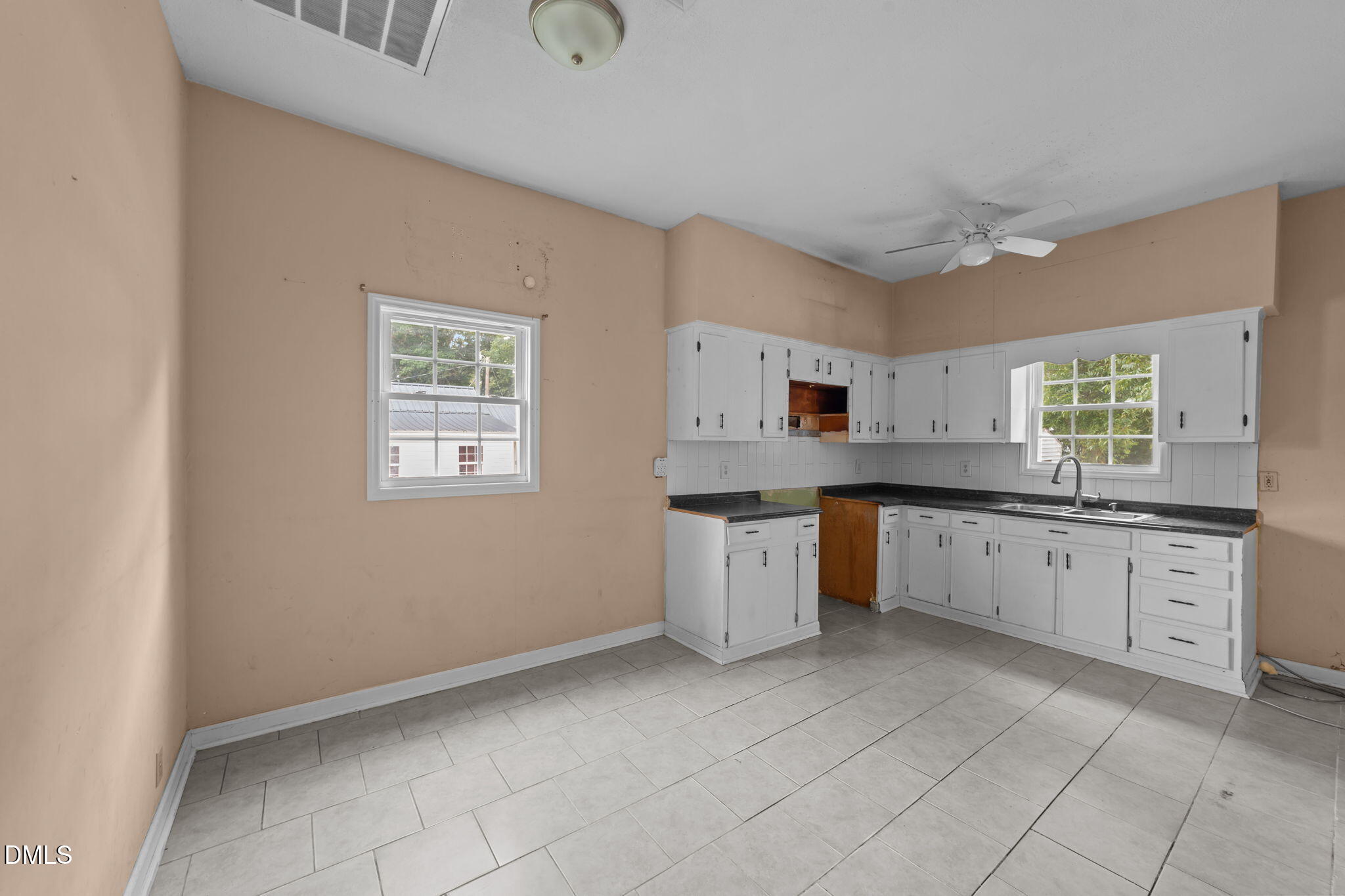 409 W Drive Selma, NC 27576 - Photo 2 of 46 23-web-or-mls-VB4A3529