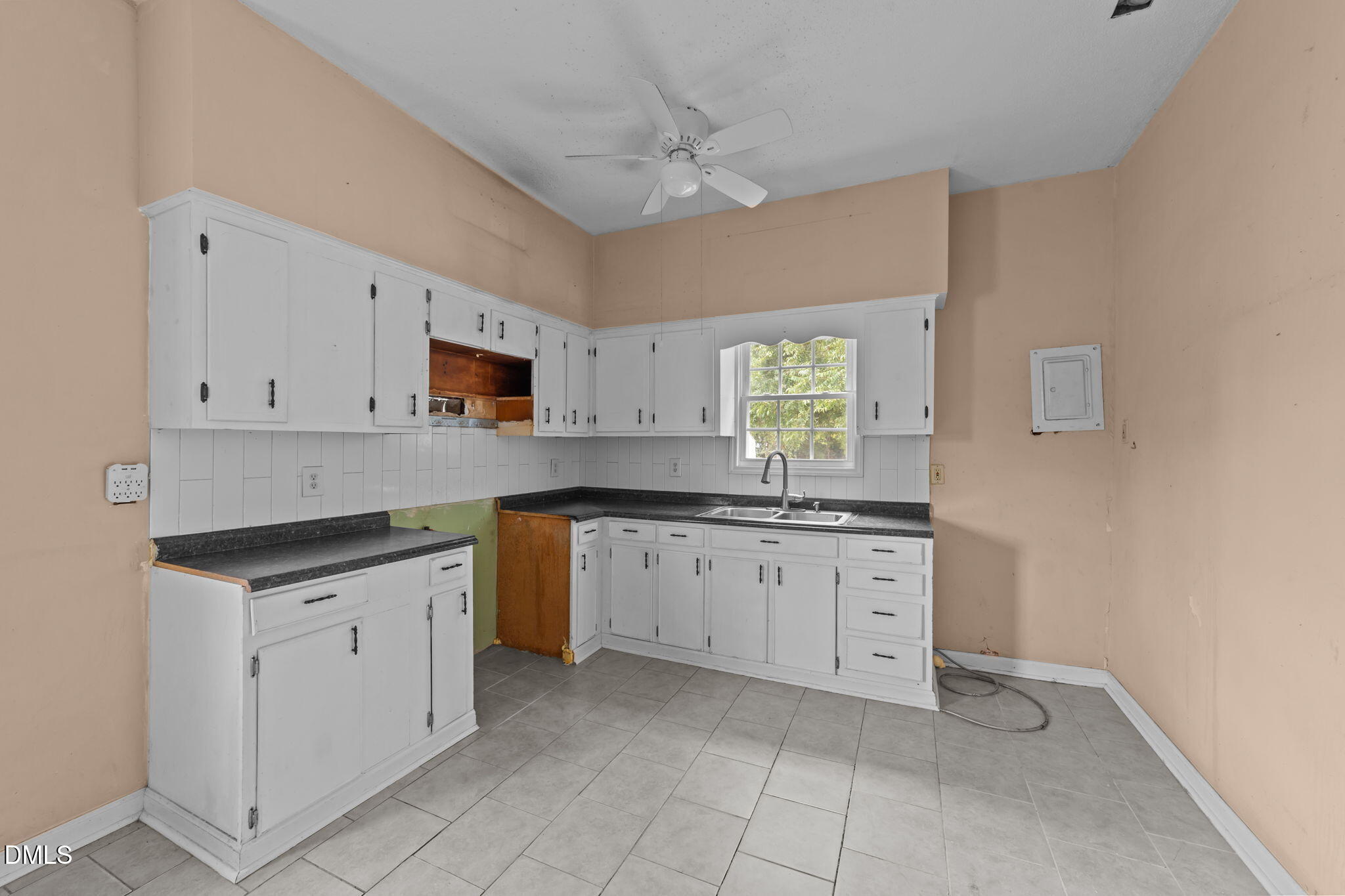 409 W Drive Selma, NC 27576 - Photo 3 of 46 24-web-or-mls-VB4A3532