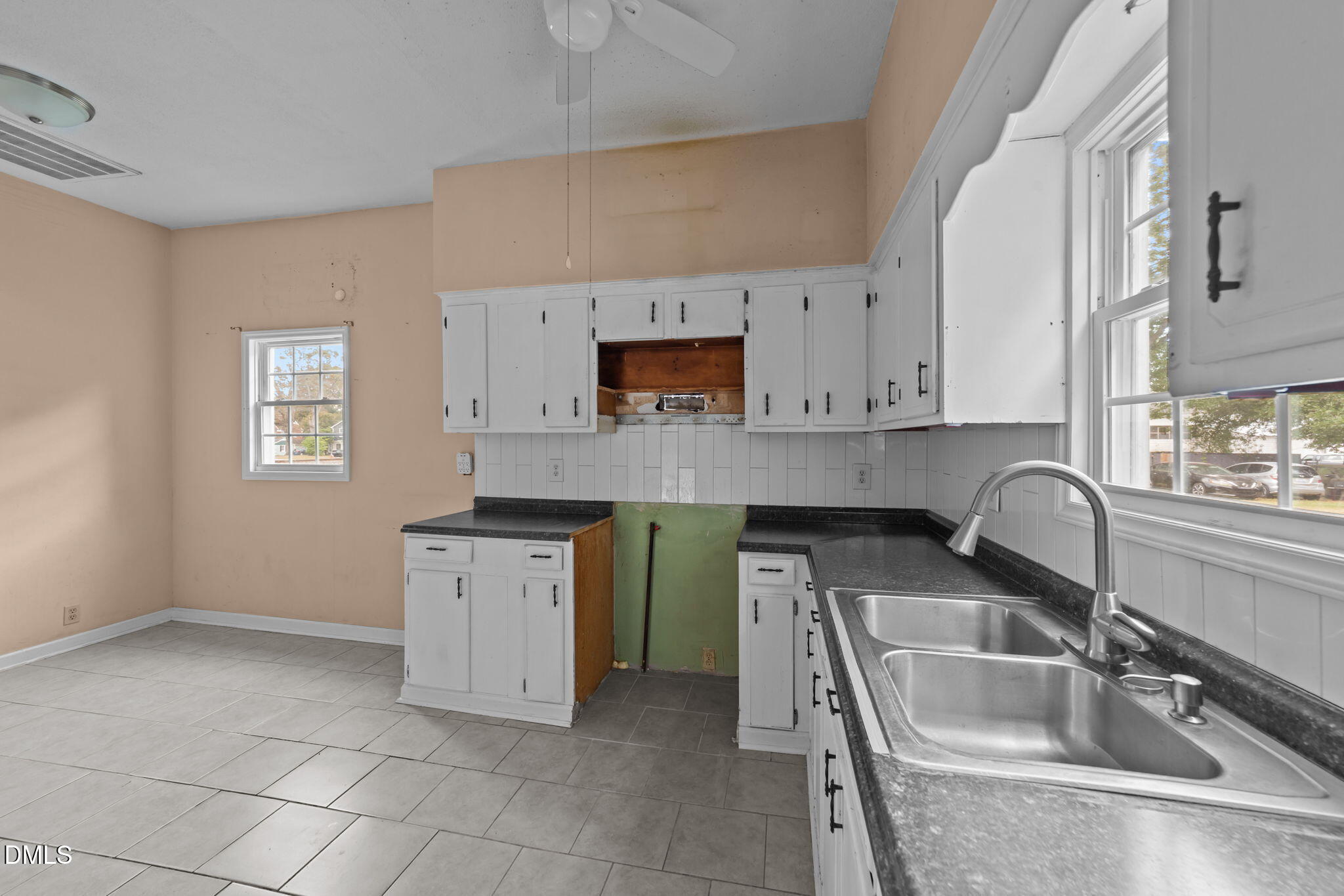 409 W Drive Selma, NC 27576 - Photo 4 of 46 25-web-or-mls-VB4A3535