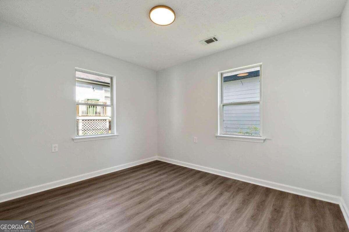823 Humphries Street Southwest Atlanta, GA 30310 - Photo 13 of 22 an empty room with a window