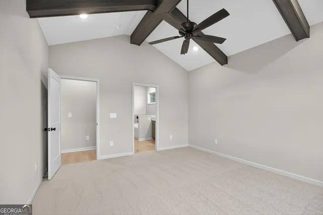 en empty room with ceiling fan and window