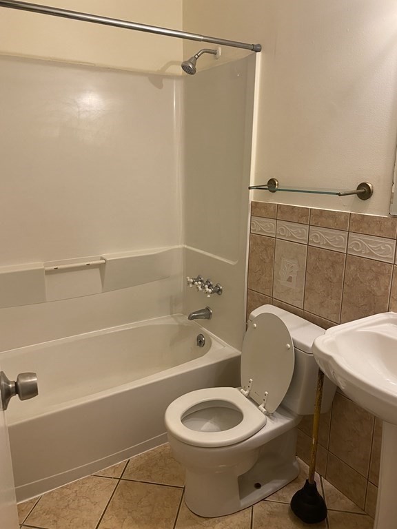 679 Bradley Road Springfield, MA 01109 - Photo 14 of 18
