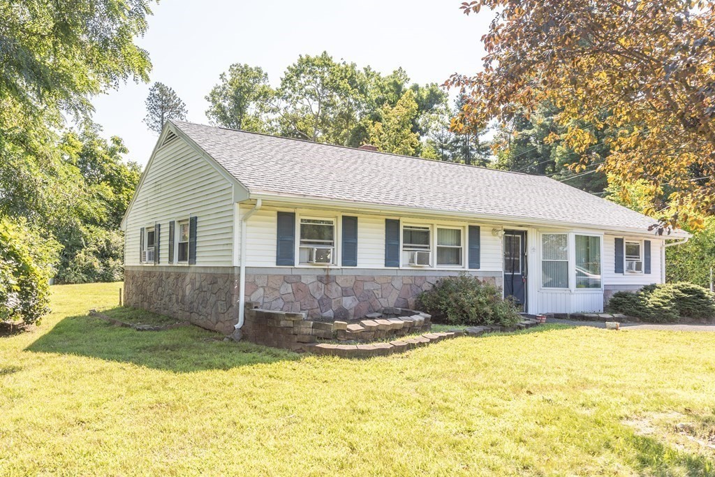 679 Bradley Road Springfield, MA 01109 - Photo 2 of 18