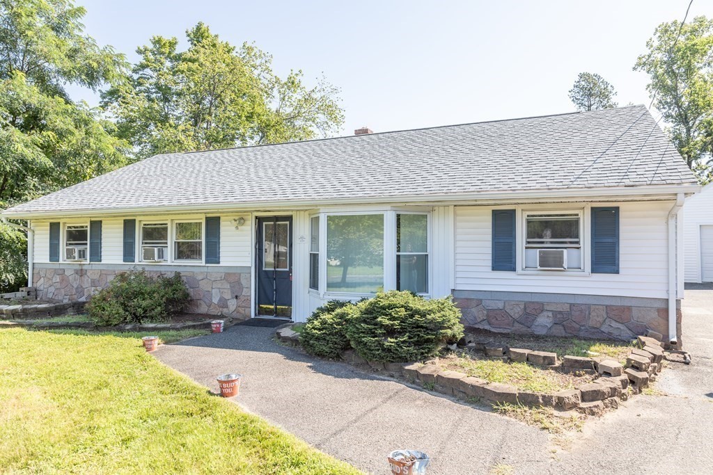 679 Bradley Road Springfield, MA 01109 - Photo 3 of 18