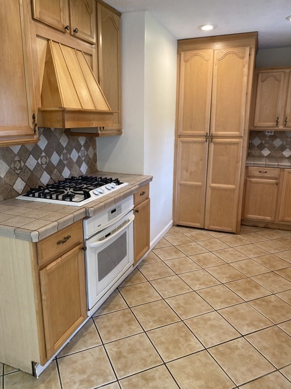 679 Bradley Road Springfield, MA 01109 - Photo 5 of 18