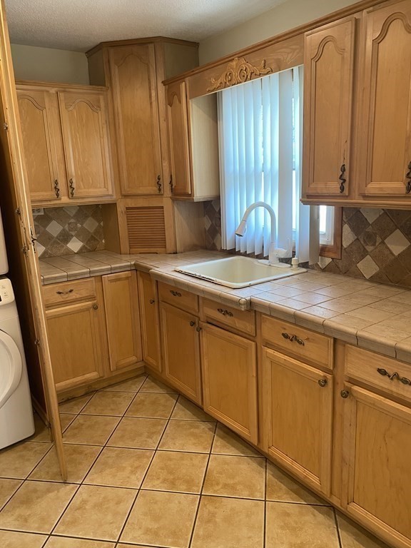 679 Bradley Road Springfield, MA 01109 - Photo 6 of 18