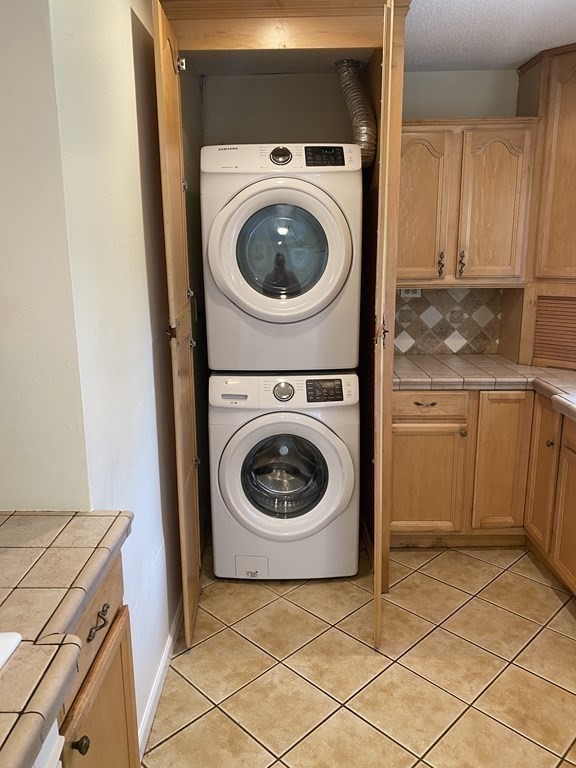 679 Bradley Road Springfield, MA 01109 - Photo 7 of 18