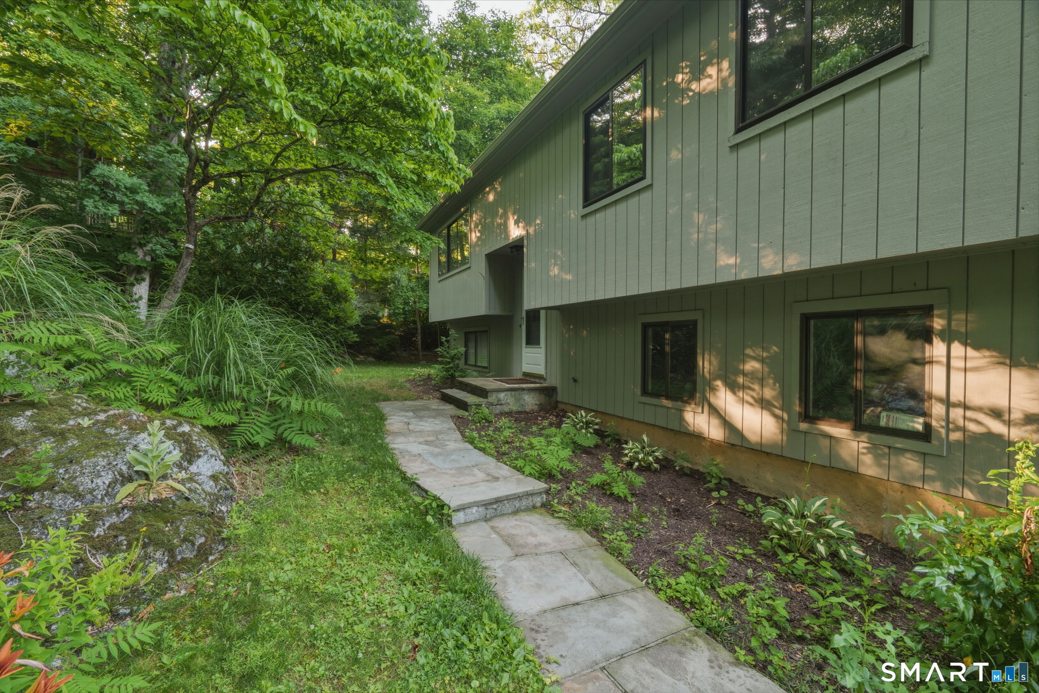 518 Bennetts Farm Road Ridgefield, CT 06877 - Photo 3 of 35