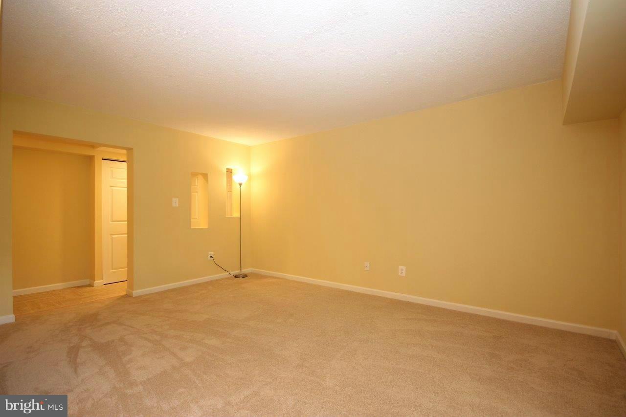 11643 Stoneview Square, Unit 1B Reston, VA 20191 - Photo 11 of 24 Living Room