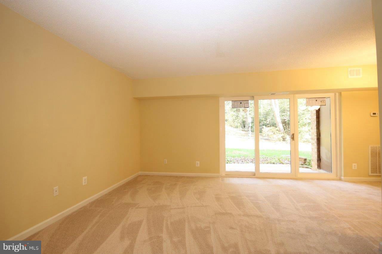 11643 Stoneview Square, Unit 1B Reston, VA 20191 - Photo 12 of 24 Living Room