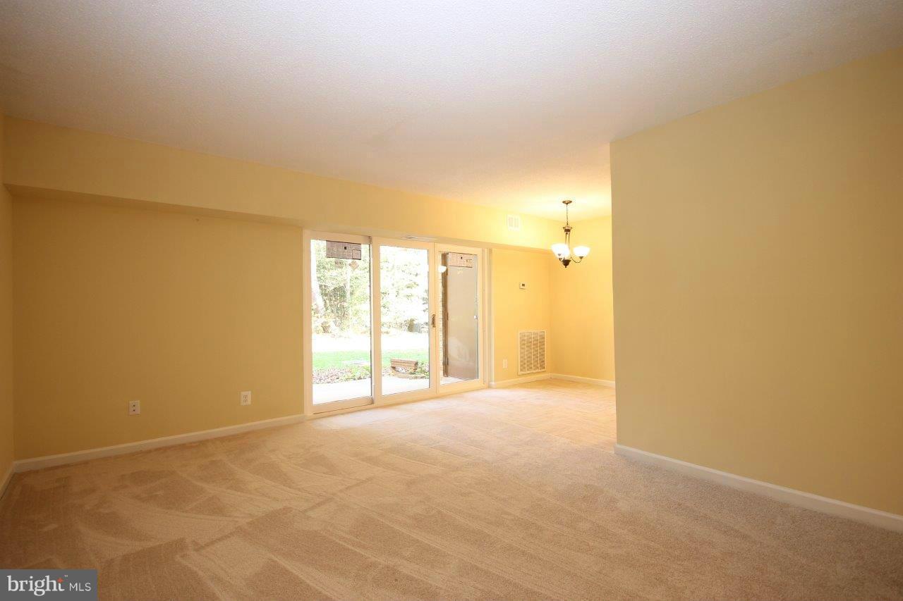 11643 Stoneview Square, Unit 1B Reston, VA 20191 - Photo 13 of 24 Living Room