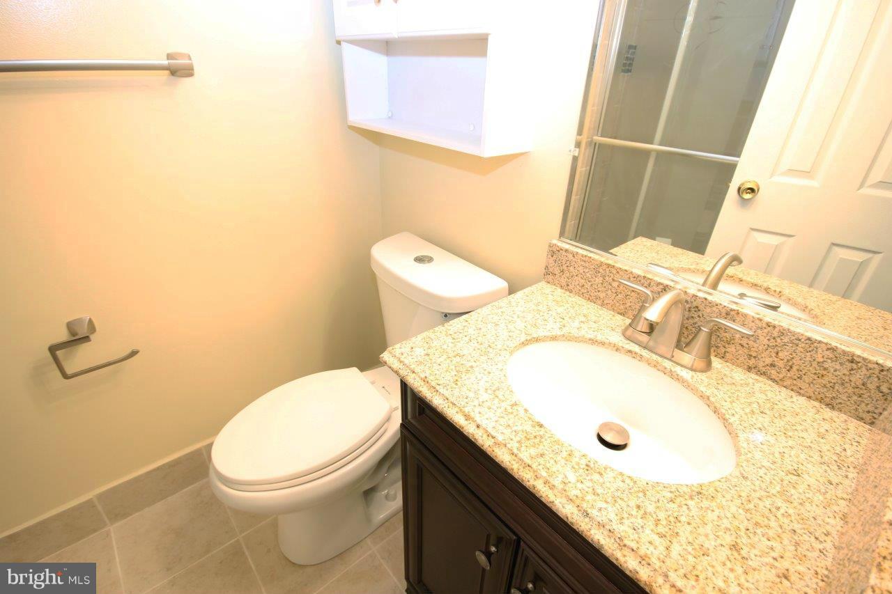 11643 Stoneview Square, Unit 1B Reston, VA 20191 - Photo 16 of 24 Bath (Master)