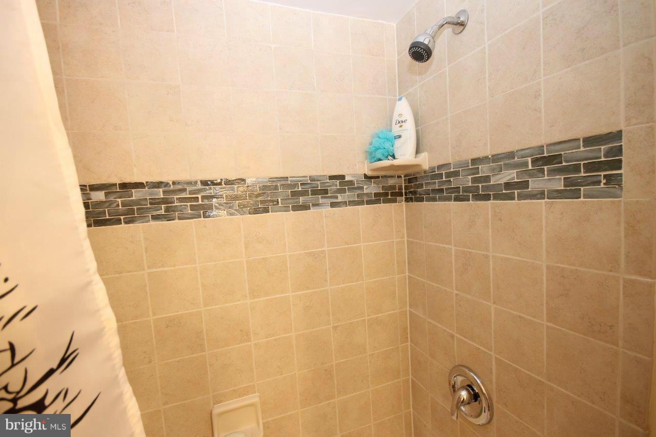 11643 Stoneview Square, Unit 1B Reston, VA 20191 - Photo 19 of 24 Bath