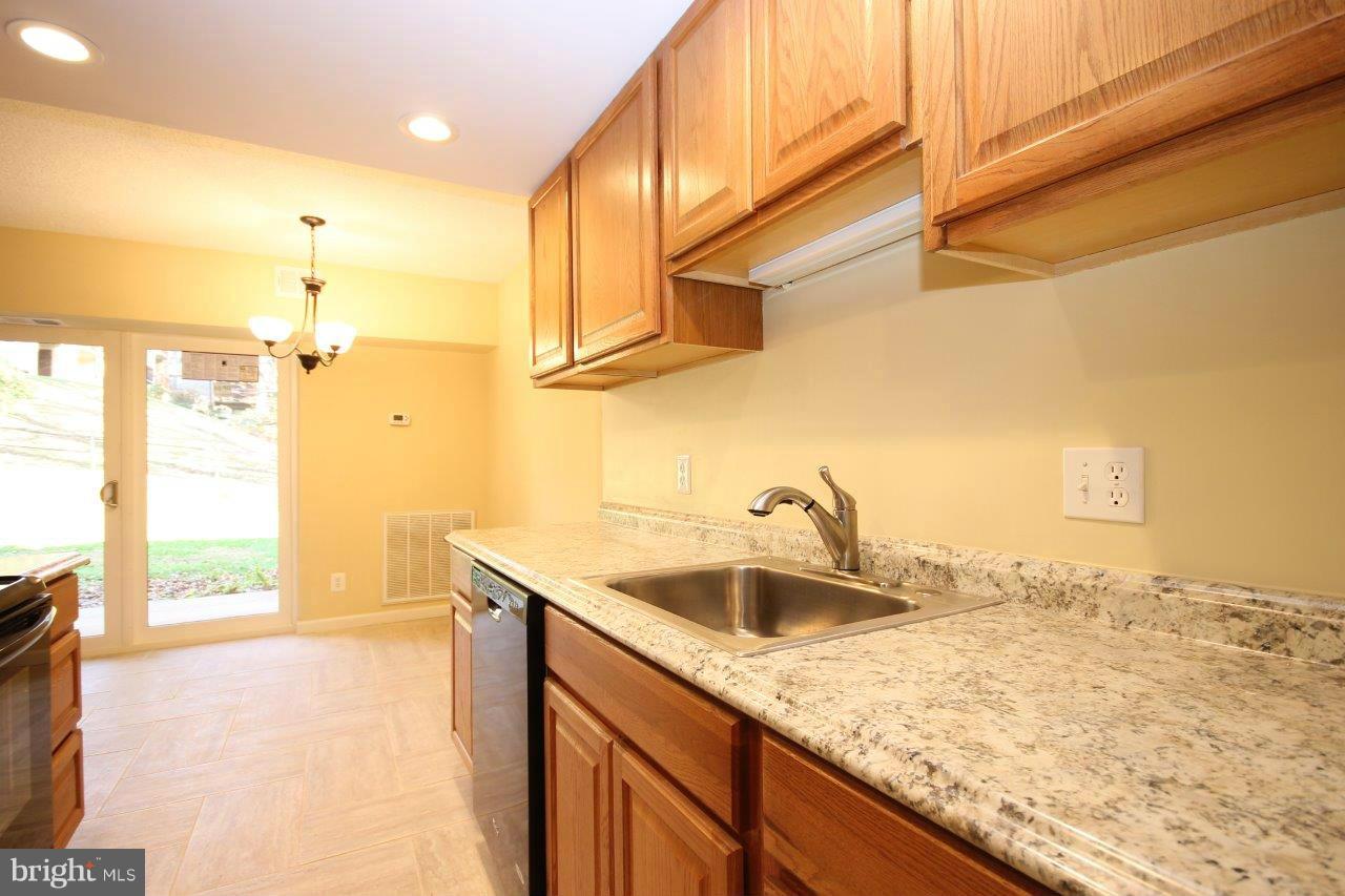 11643 Stoneview Square, Unit 1B Reston, VA 20191 - Photo 5 of 24 Kitchen
