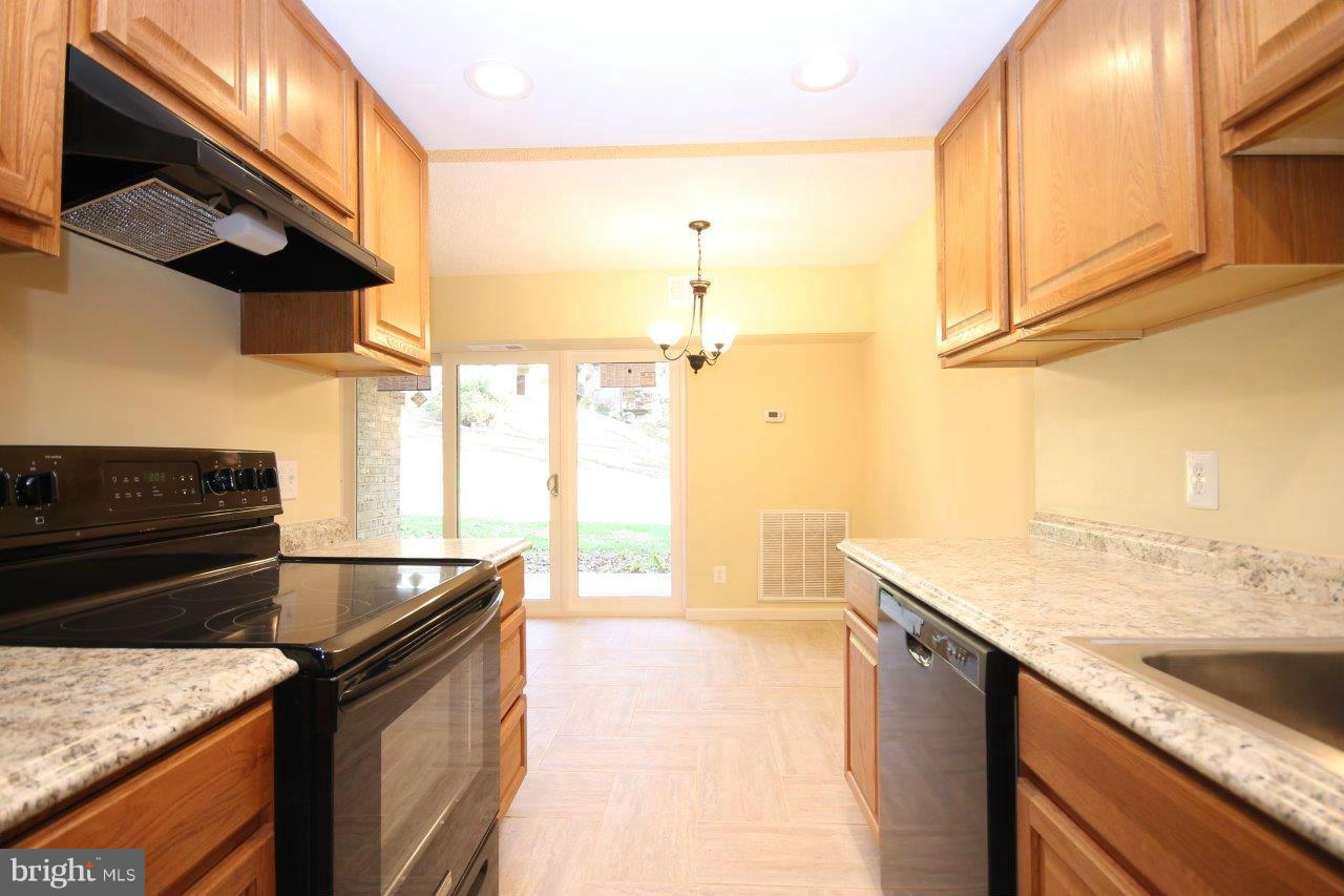 11643 Stoneview Square, Unit 1B Reston, VA 20191 - Photo 6 of 24 Kitchen
