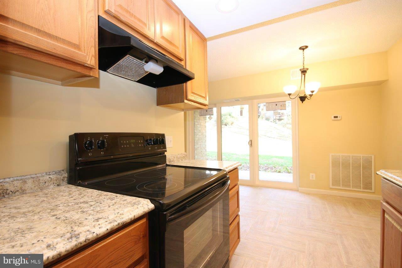 11643 Stoneview Square, Unit 1B Reston, VA 20191 - Photo 7 of 24 Kitchen