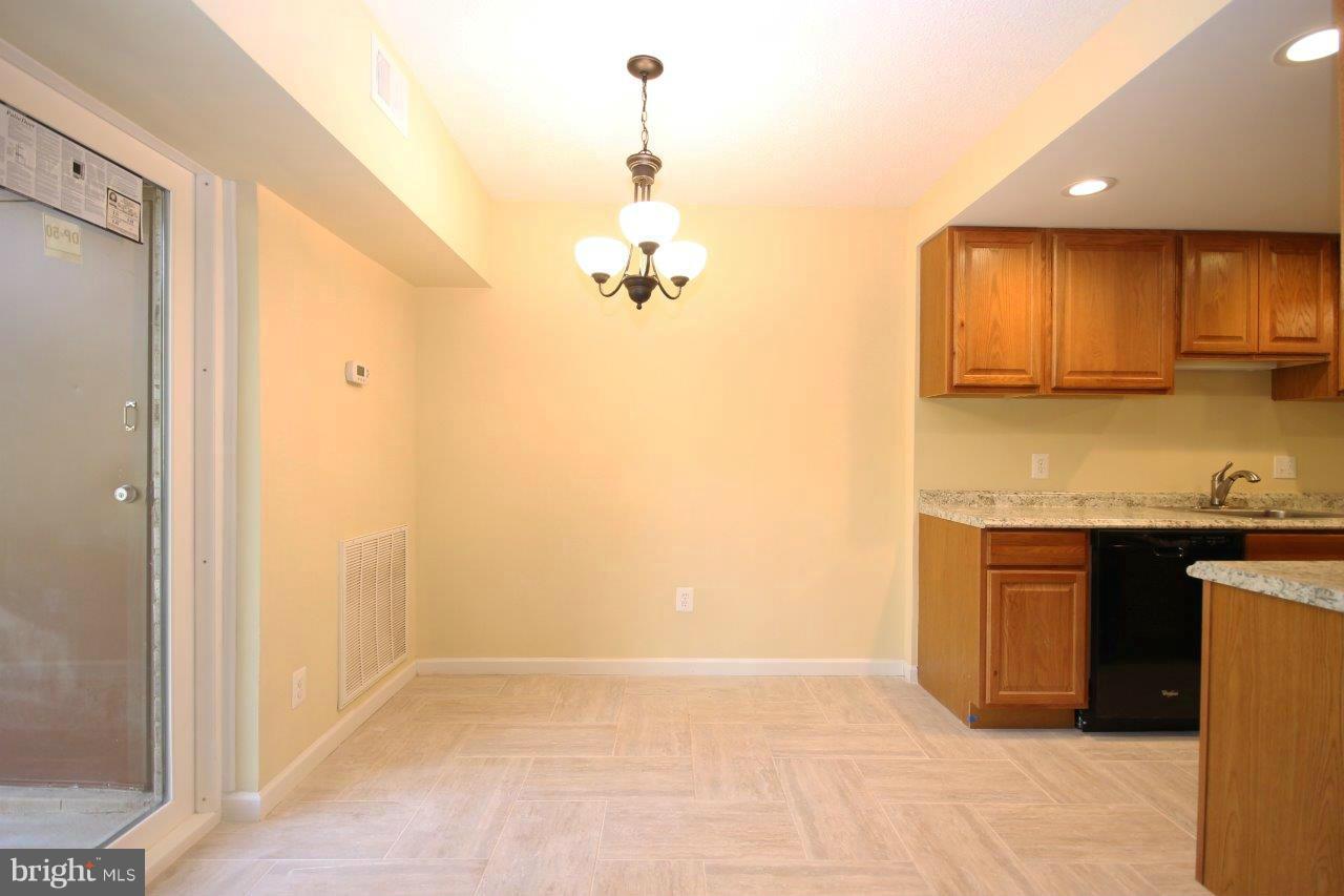 11643 Stoneview Square, Unit 1B Reston, VA 20191 - Photo 10 of 24 Dining Room