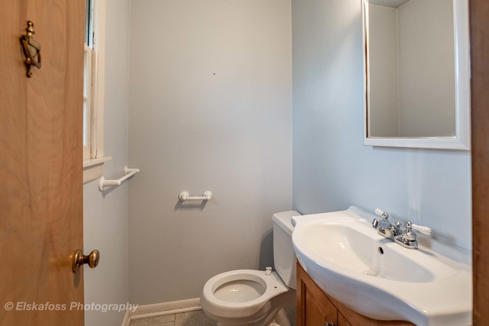 2114 Driving Park Road Wheaton, IL 60187 - Photo 14 of 14 a bathroom with a sink mirror and toilet