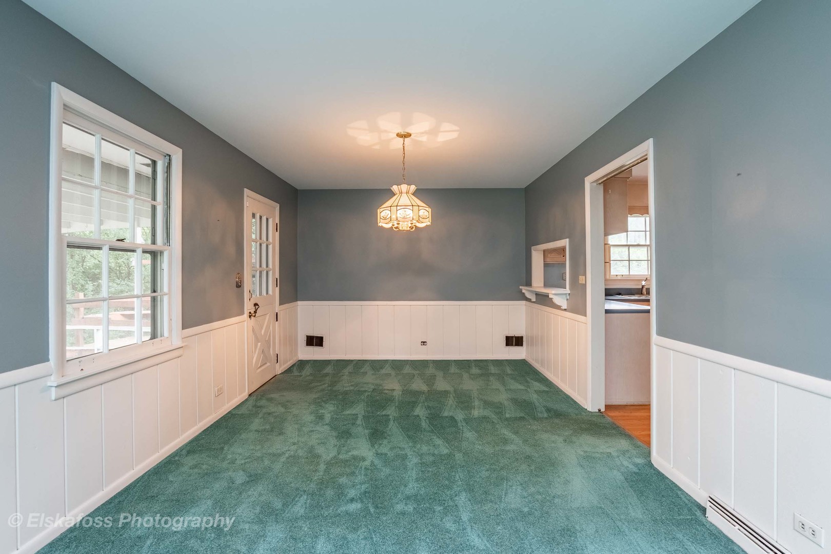 2114 Driving Park Road Wheaton, IL 60187 - Photo 3 of 14 a view of an empty room with a window