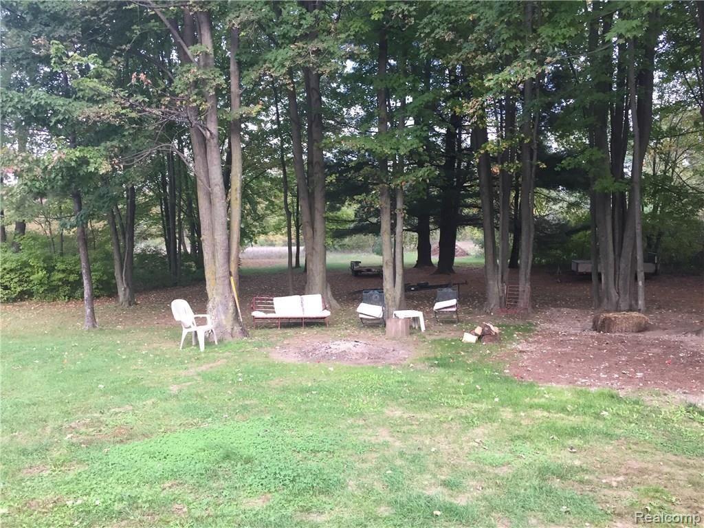 21325 24 Mile Road Macomb, MI 48042 - Photo 26 of 38 Side yard