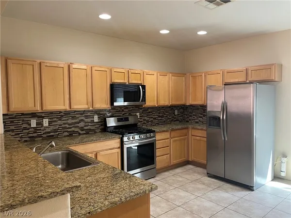 $2,600 | 10922 Moonbeam Glow Lane, Las Vegas, NV 89135