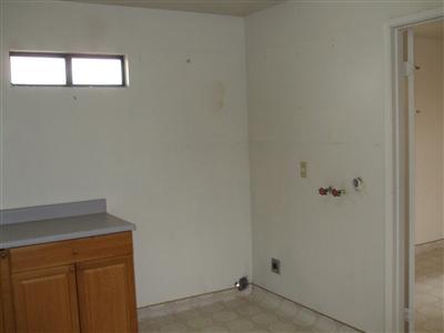 20527 Olympia Road Madera, CA 93638 - Photo 5 of 12 laundry room
