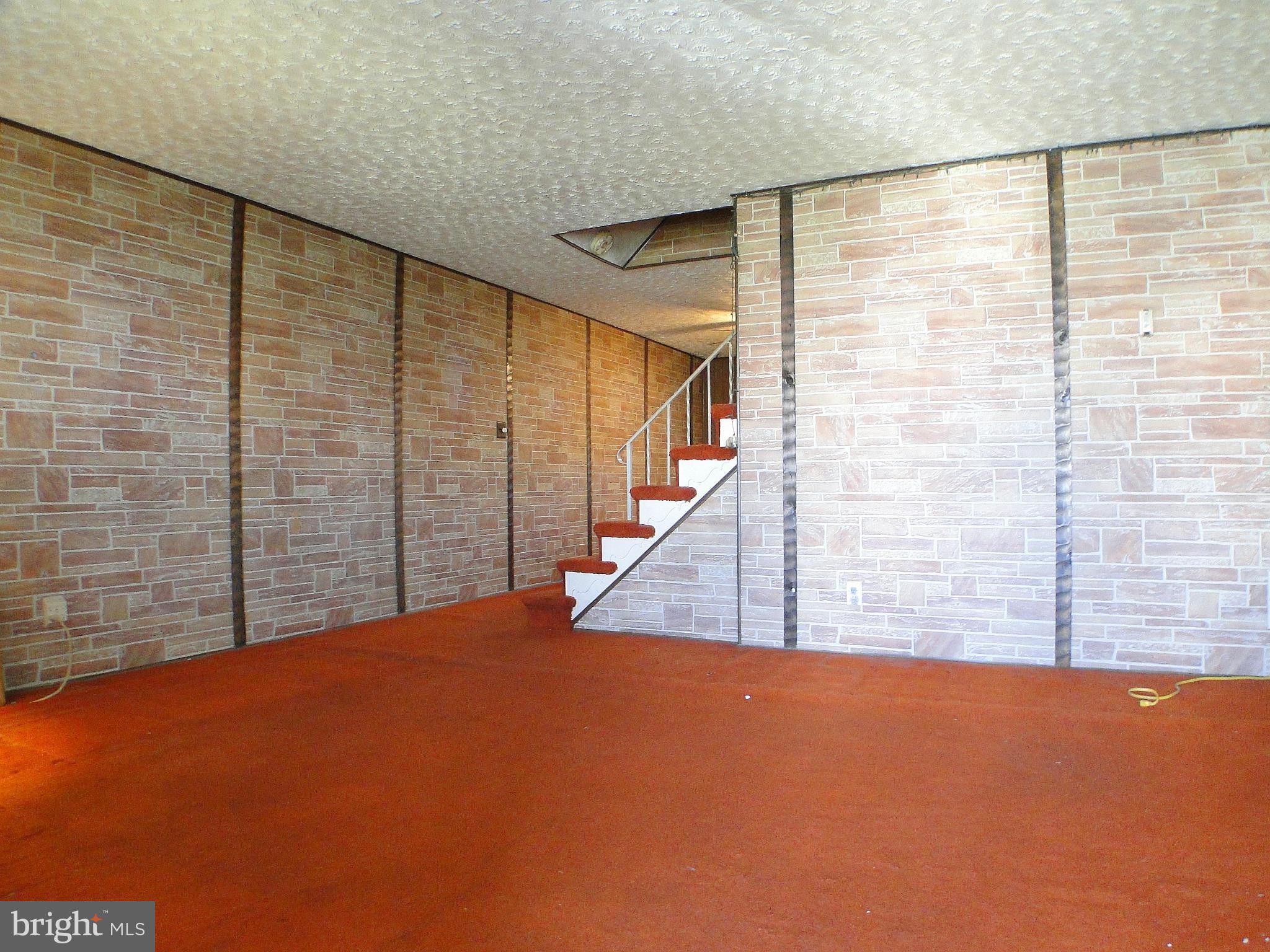 7843 Kentley Road Baltimore, MD 21222 - Photo 3 of 13 Living Room