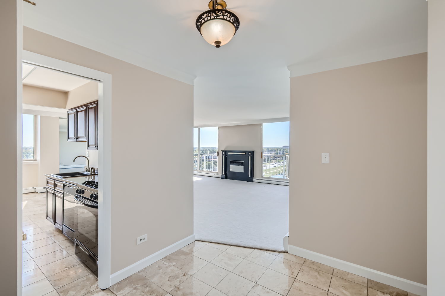 20 North Tower Road, Unit 12M Oak Brook, IL 60523 - Photo 5 of 28 a view interior of a house and natural light