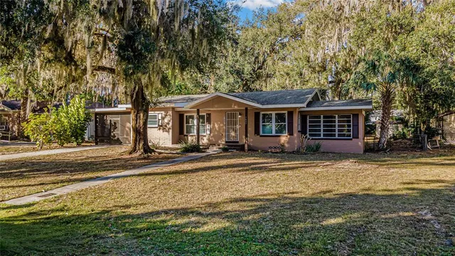 $1,750 | 1607 South Lakeview Avenue, Leesburg, FL 34748