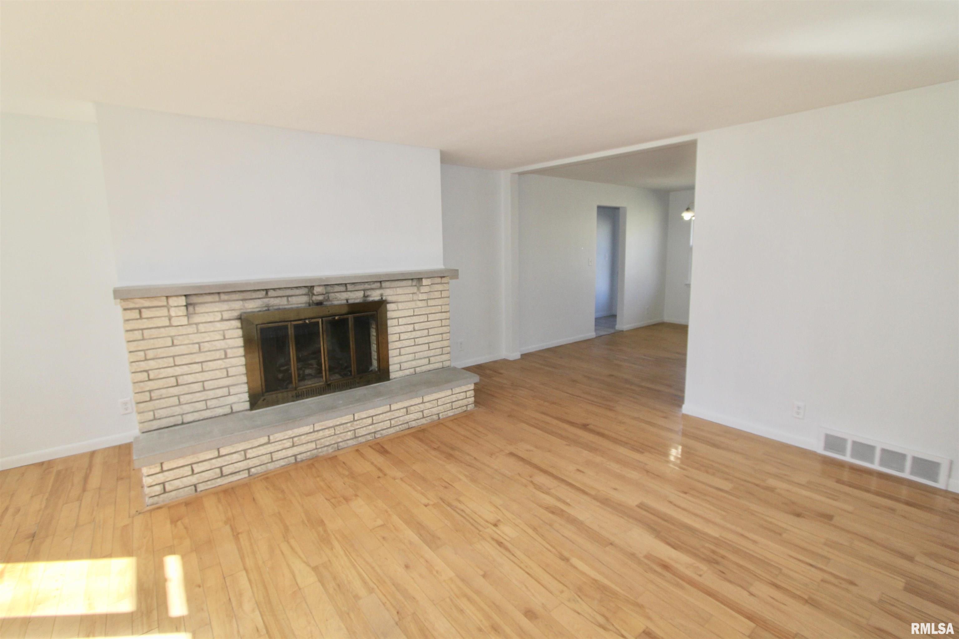 4605 East Lyndale Road Peoria, IL 61614 - Photo 8 of 88 Gallery Image 8