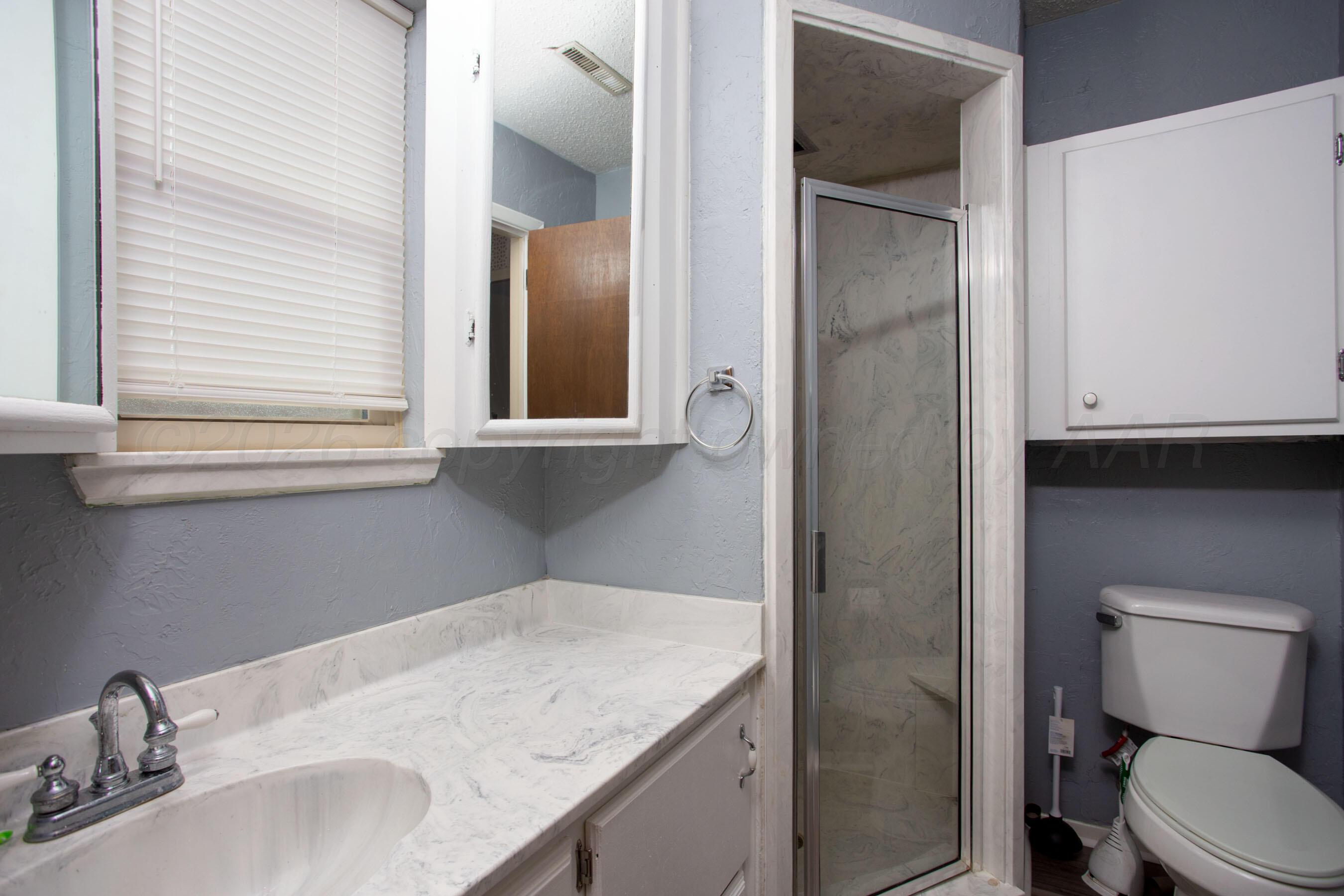 5016 Yale Street Amarillo, TX 79109 - Photo 13 of 31 Primary Bathroom