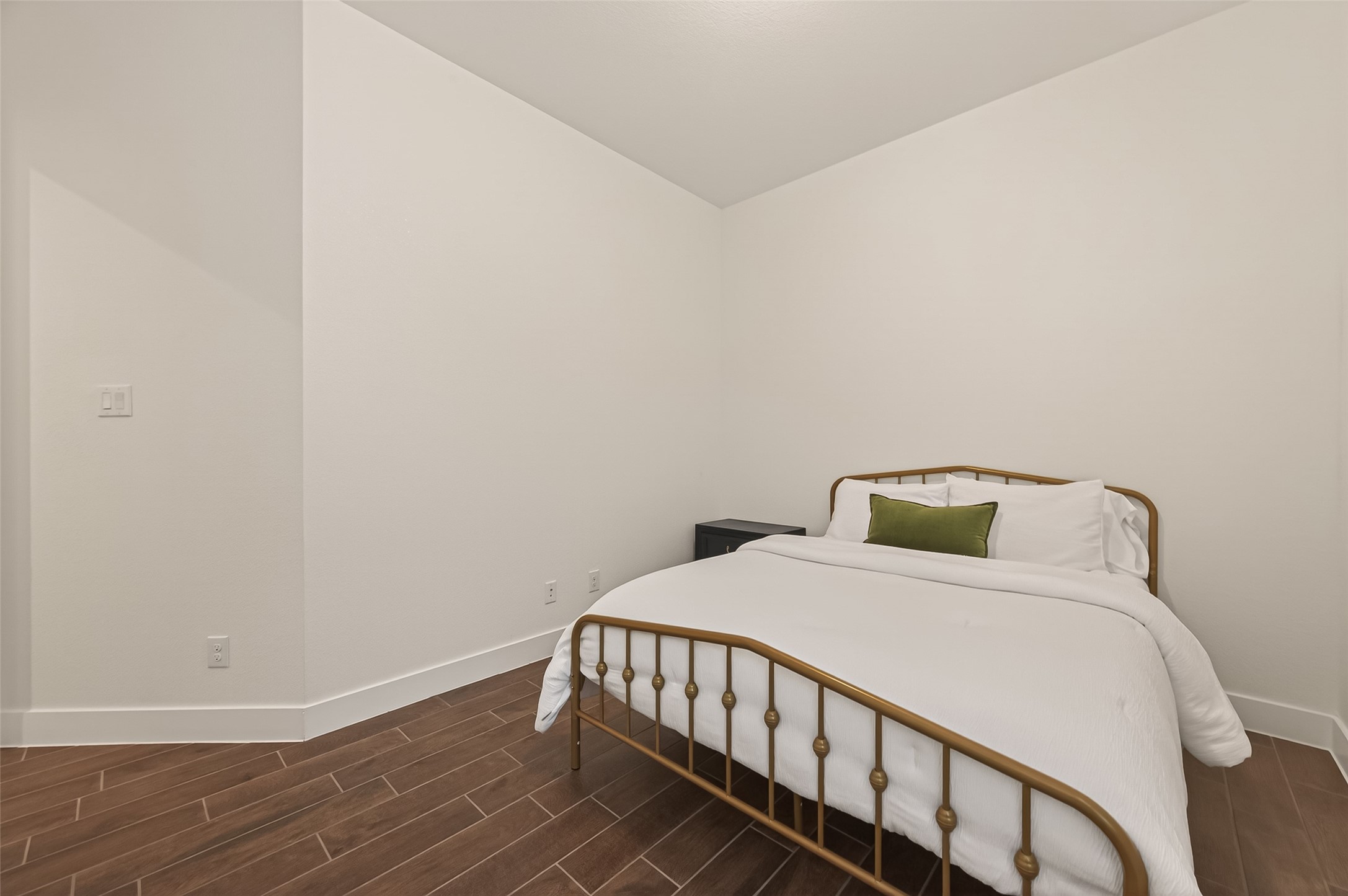 5019 Country Mdws Trail Rosharon, TX 77583 - Photo 25 of 49 a bedroom with a bed and wooden floor