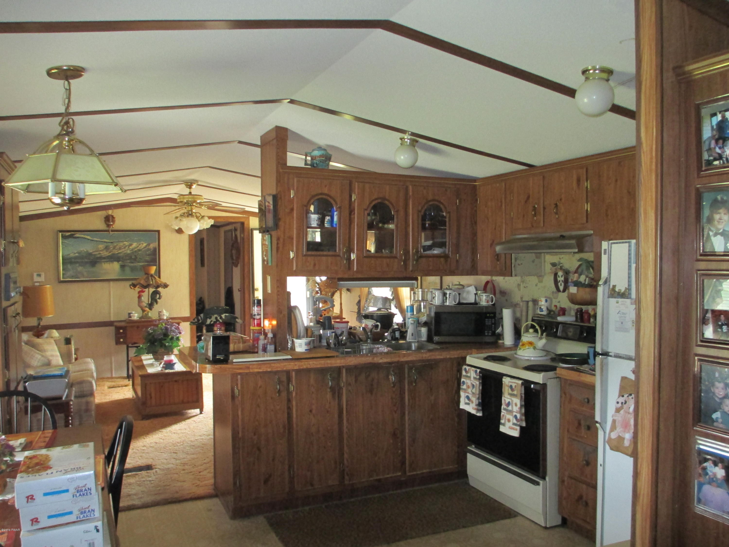 639 Spring Hill Road Moscow, PA 18444 - Photo 3 of 11