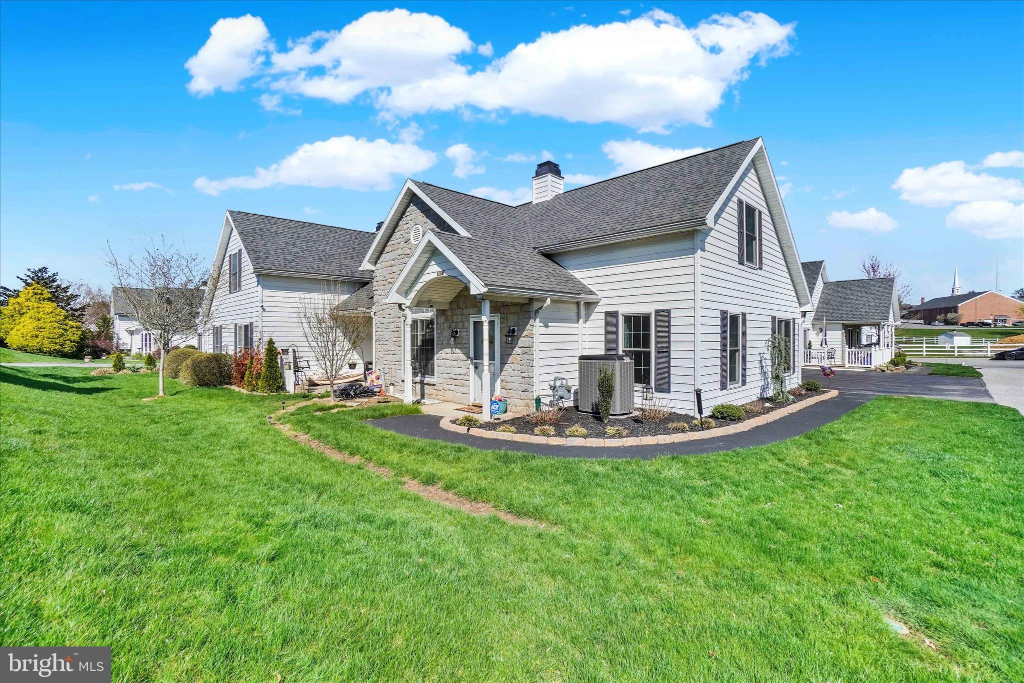 322 Clark's Way York, PA 17403 - Photo 2 of 32