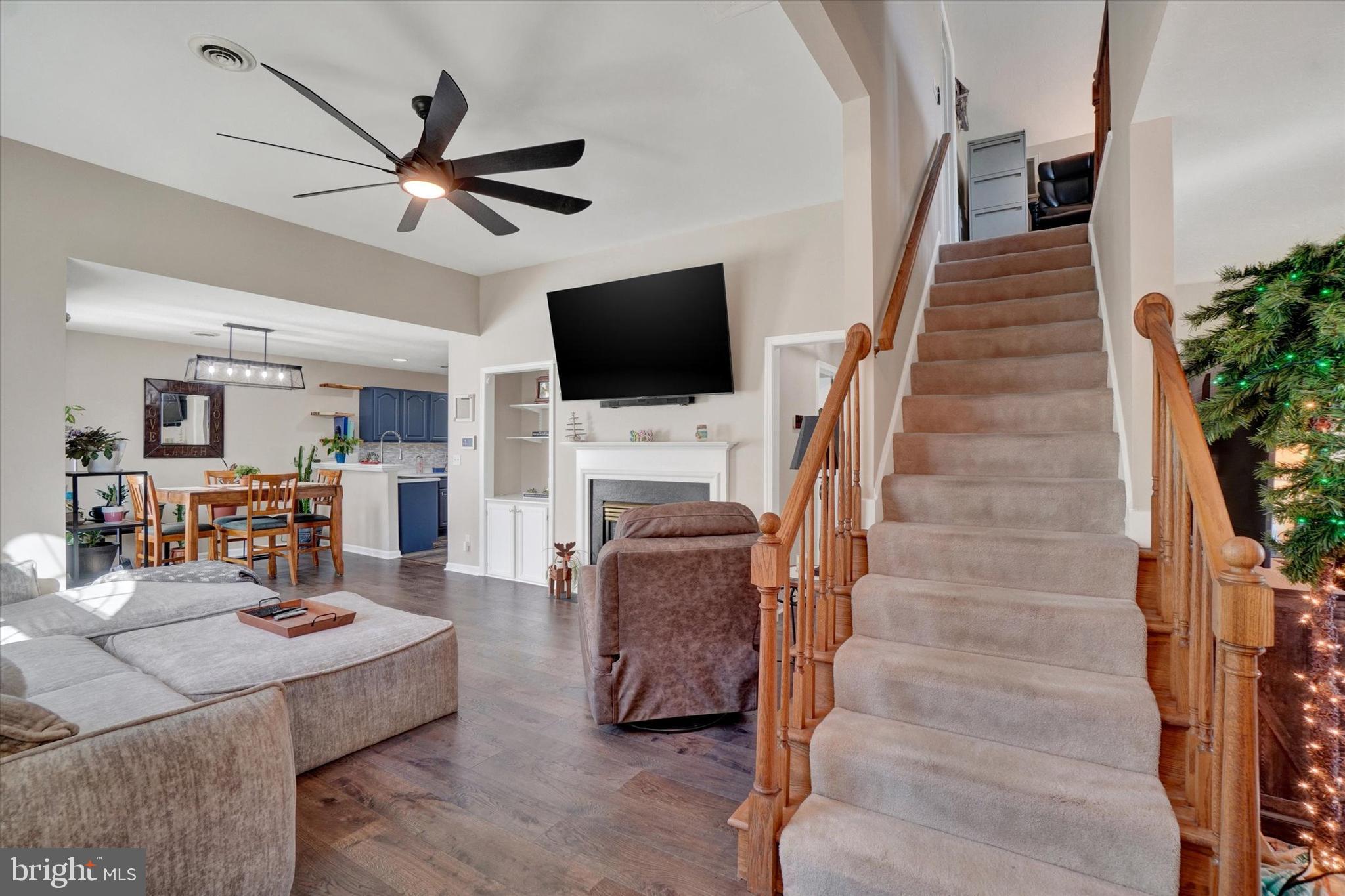 322 Clark's Way York, PA 17403 - Photo 3 of 32