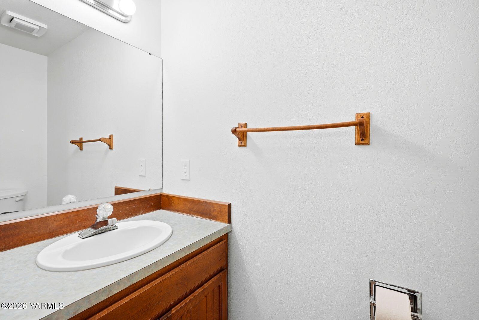 241 Knoll Road Yakima, WA 98908 - Photo 17 of 43 Half Bath in Mudroom